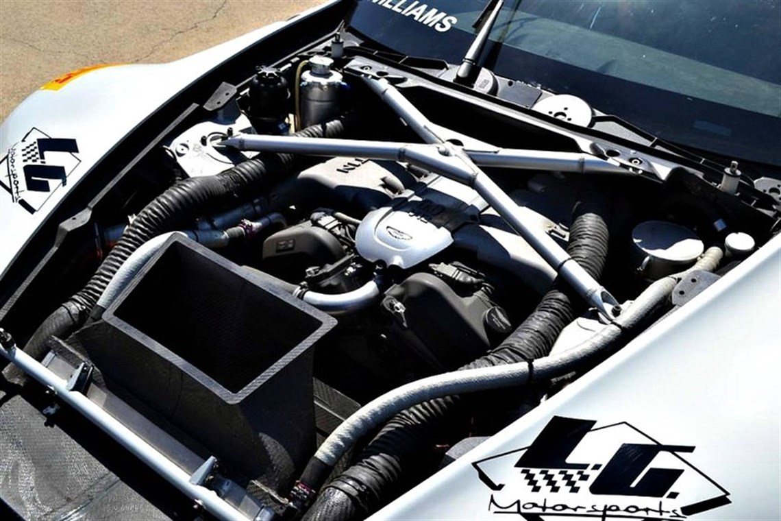 2013-aston-martin-gt3-race-car