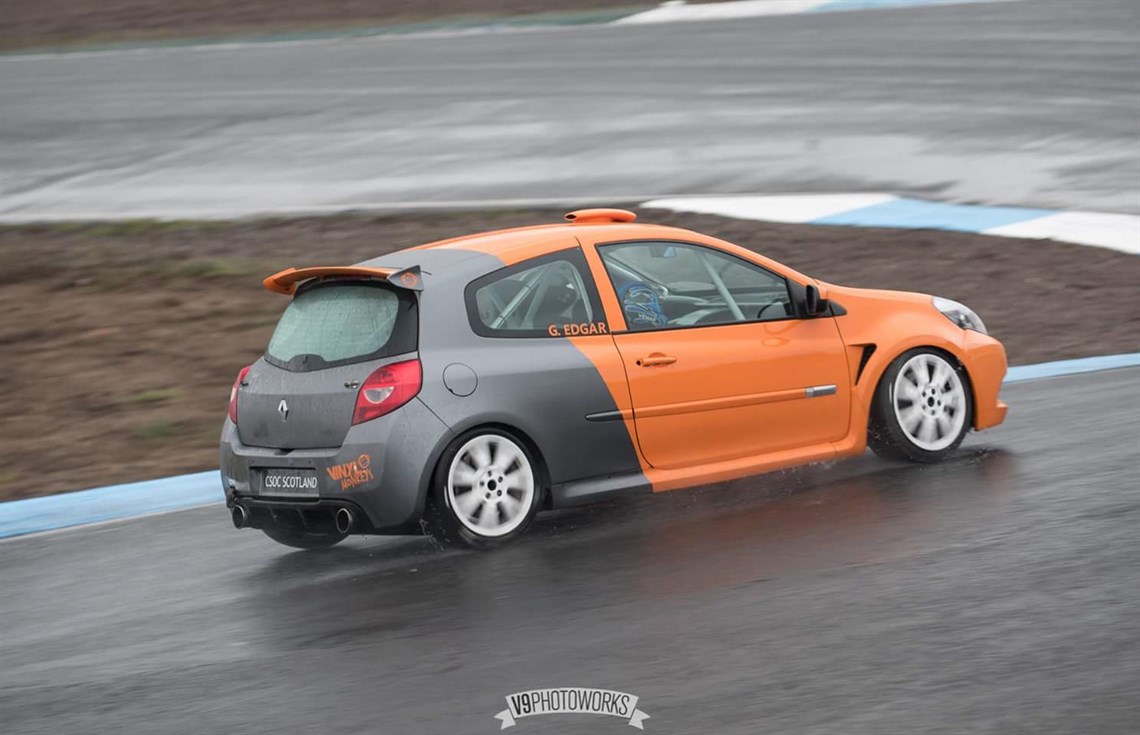 clio-cup-race-car