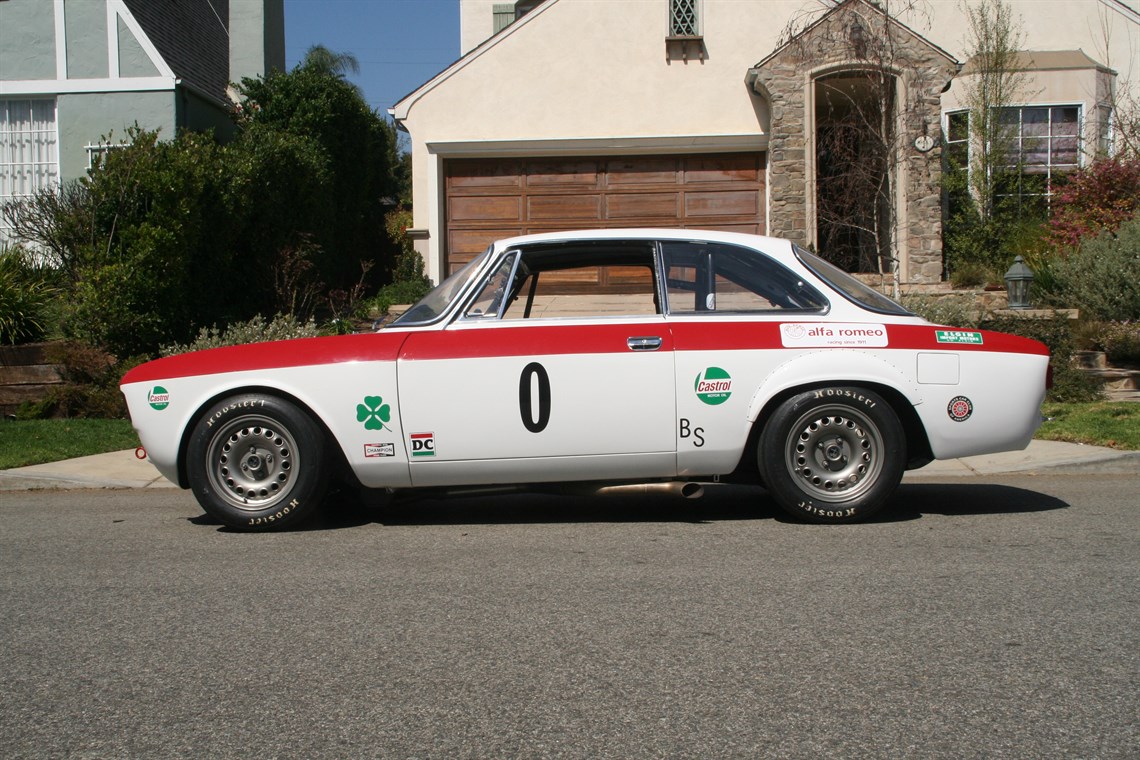1967-alfa-romeo-giulia-gtv-stepnose