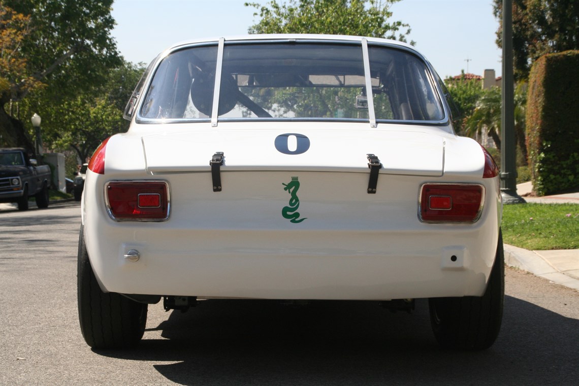 1967-alfa-romeo-giulia-gtv-stepnose