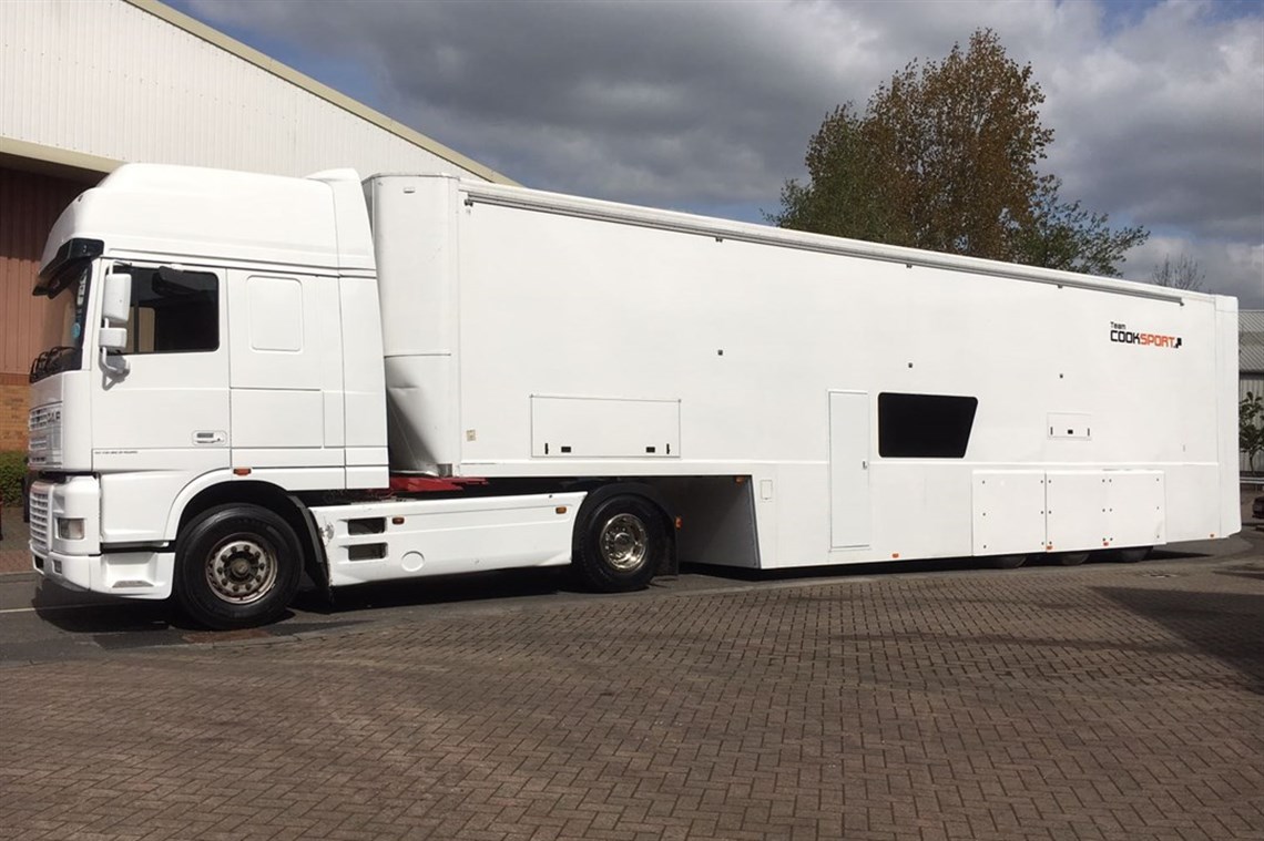 race-transporter---2-deck-office-kitchen-2-aw