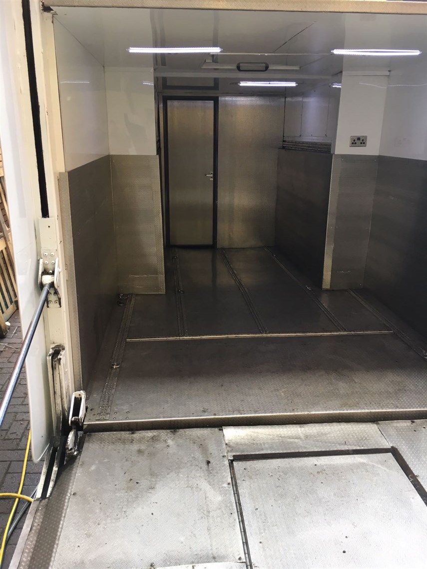 race-transporter---2-deck-office-kitchen-2-aw