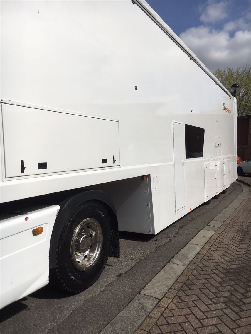 race-transporter---2-deck-office-kitchen-2-aw