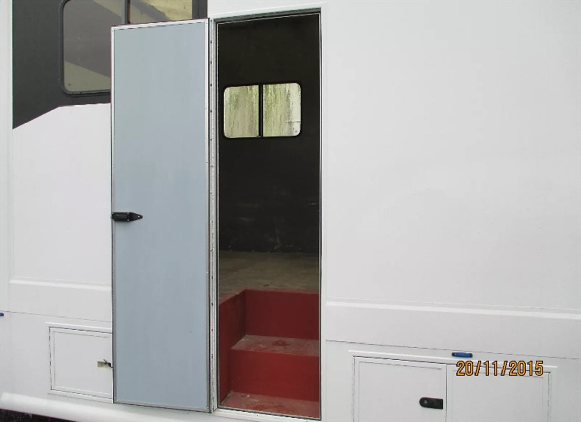 iveco-cargo-75t-race-transporter