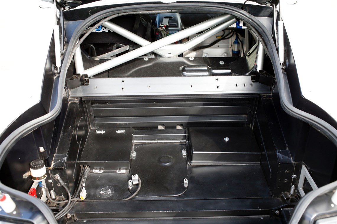 aston-martin-gt3---chassis-020---2014