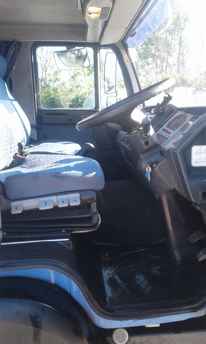 75-ton-race-truck-and-awning