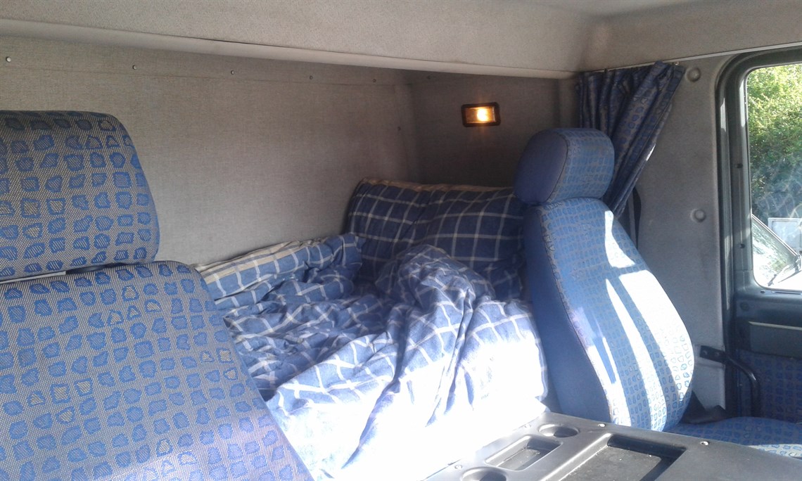 75-ton-race-truck-and-awning