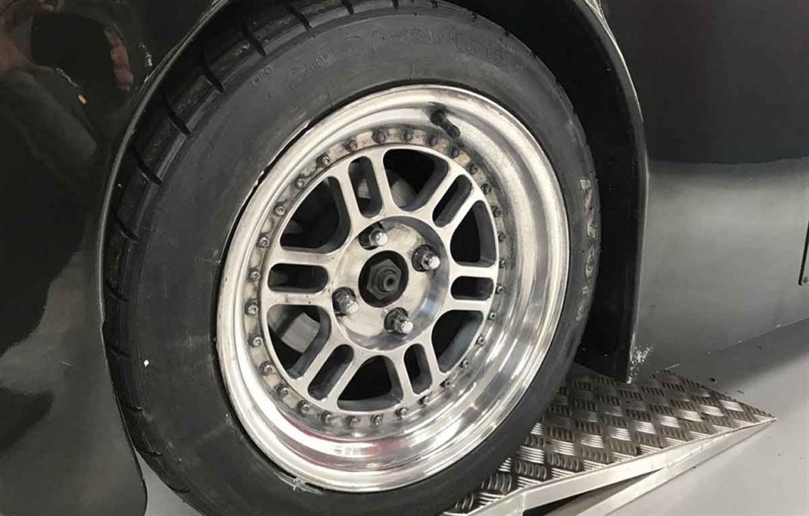 westfield-xtr2-race-car