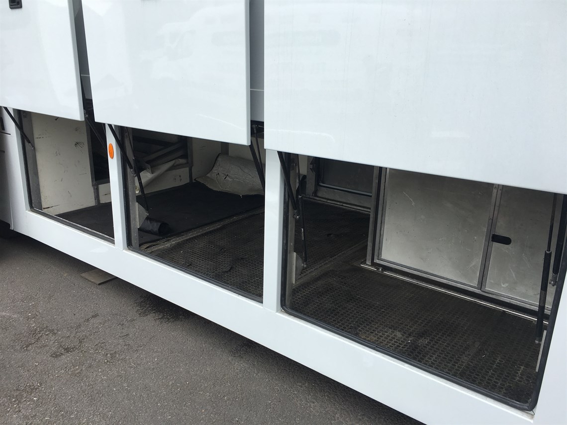 ex-seat-btcc-2-car-race-trailerhopkins