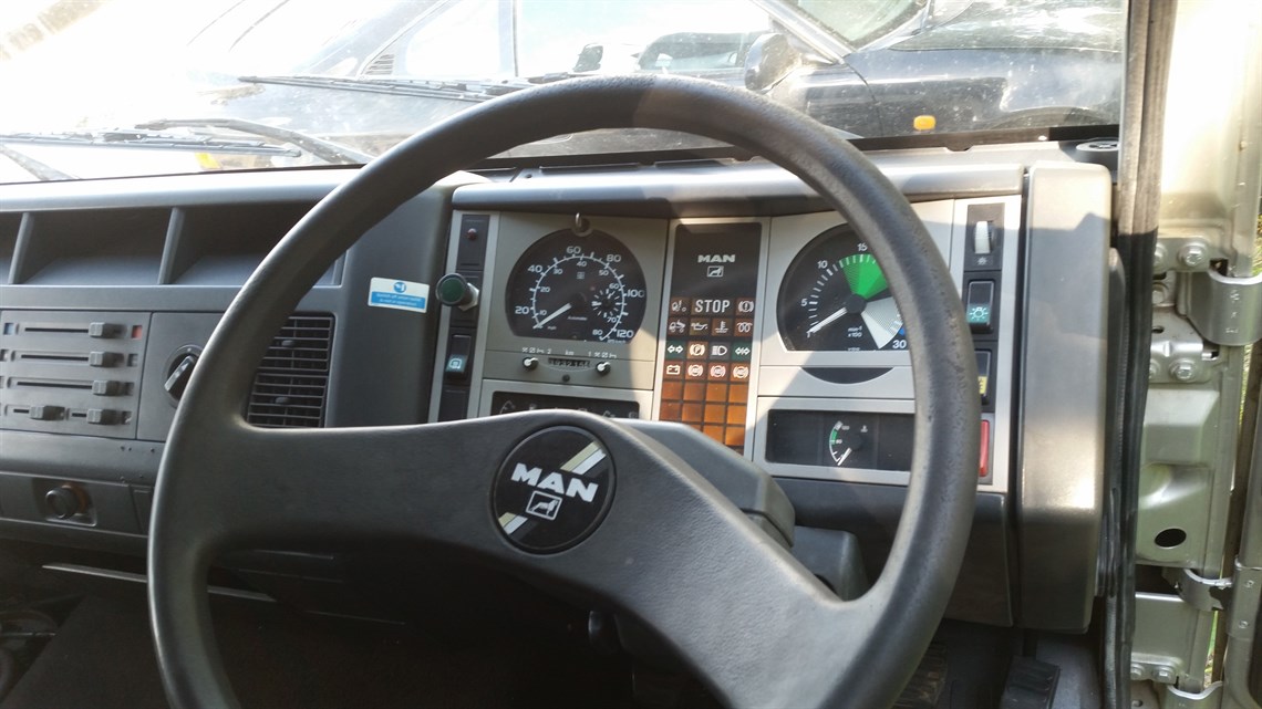 man-75-ton-race-transporter-with-awning---sor