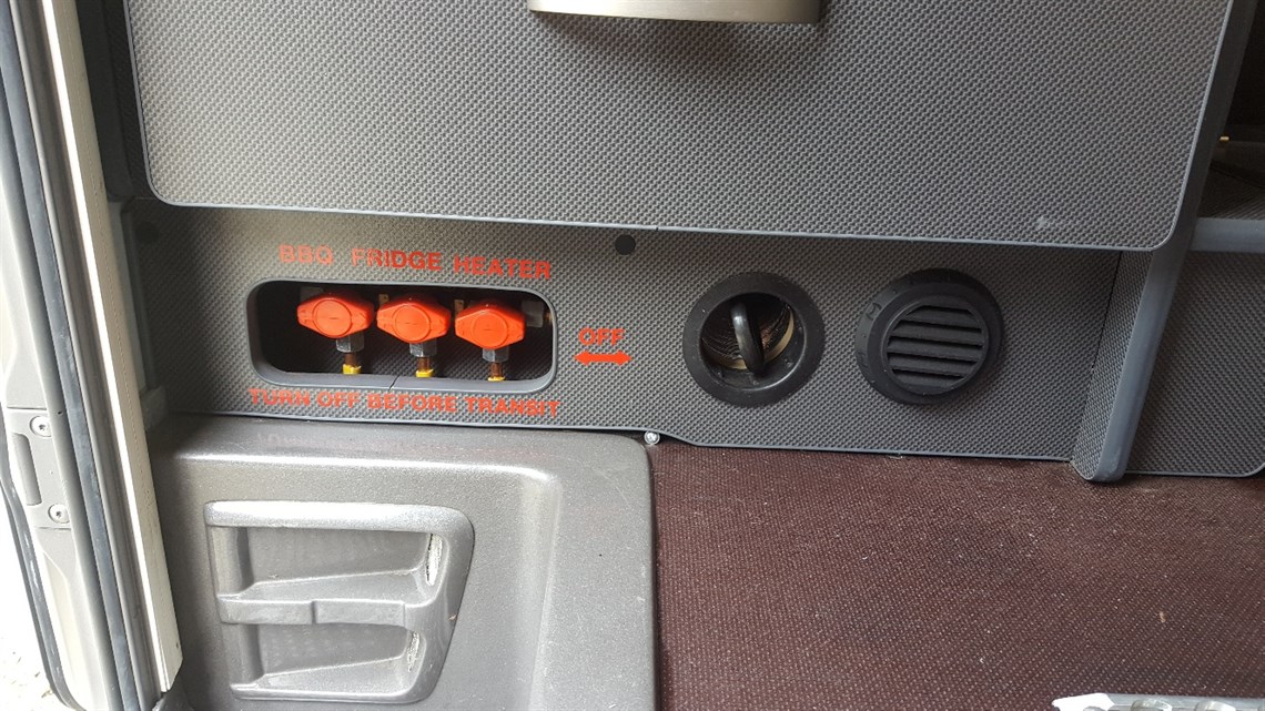 motorsports-trailer-5600-reduced