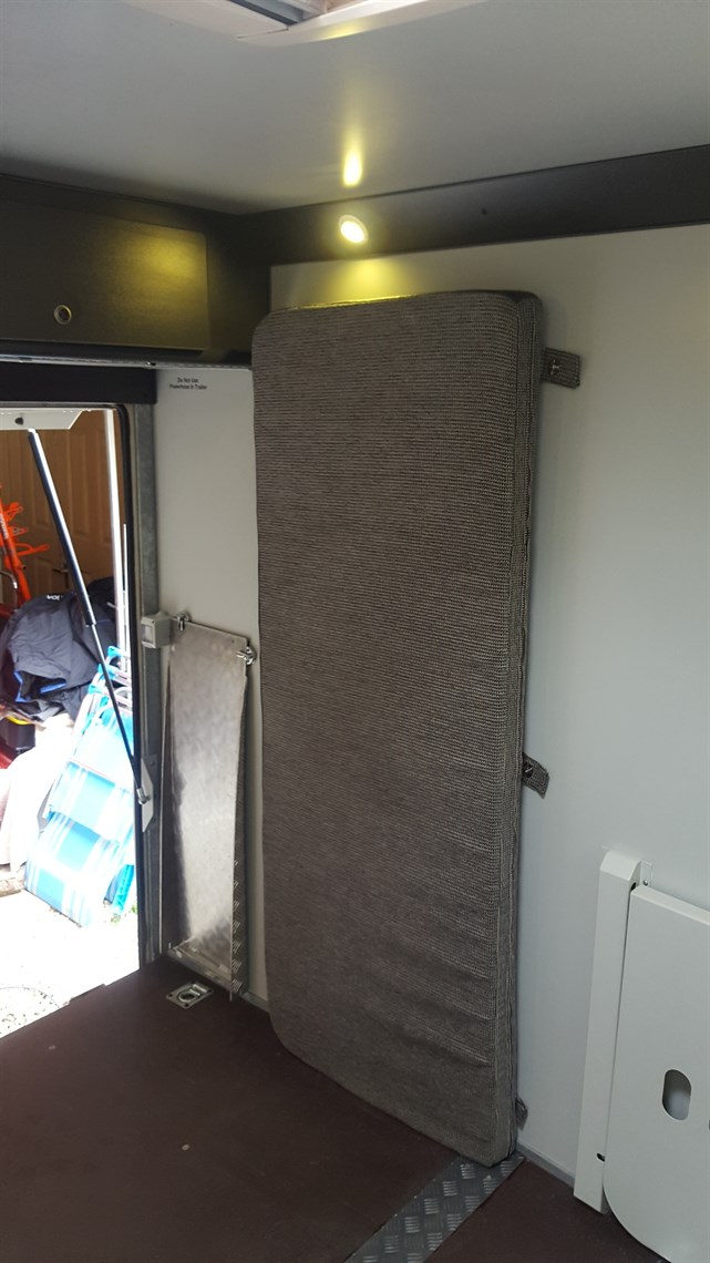 motorsports-trailer-5600-reduced