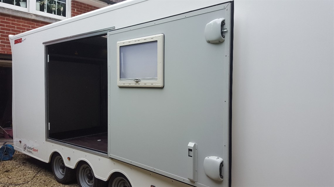 motorsports-trailer-5600-reduced