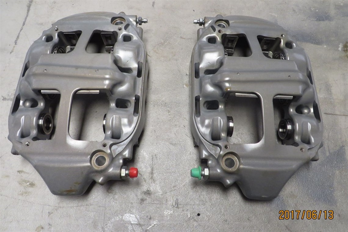 pair-used-brembo-xa8j11114-calipers