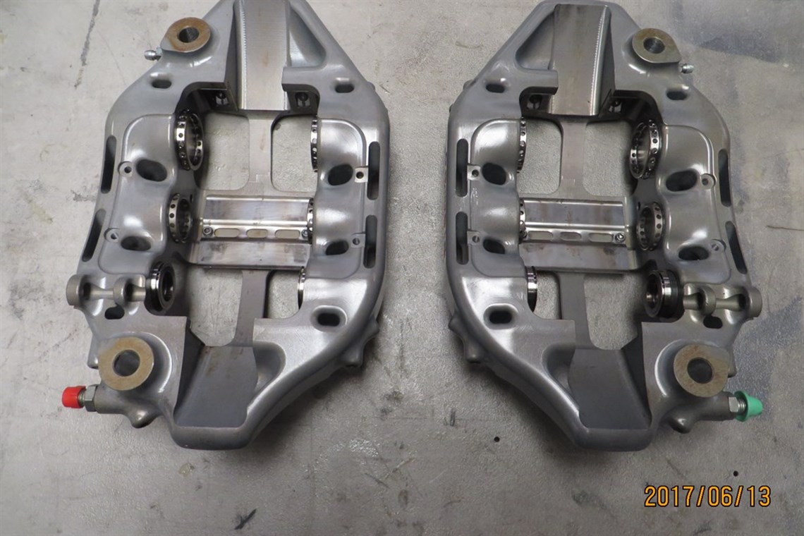 pair-used-brembo-xa8j11114-calipers