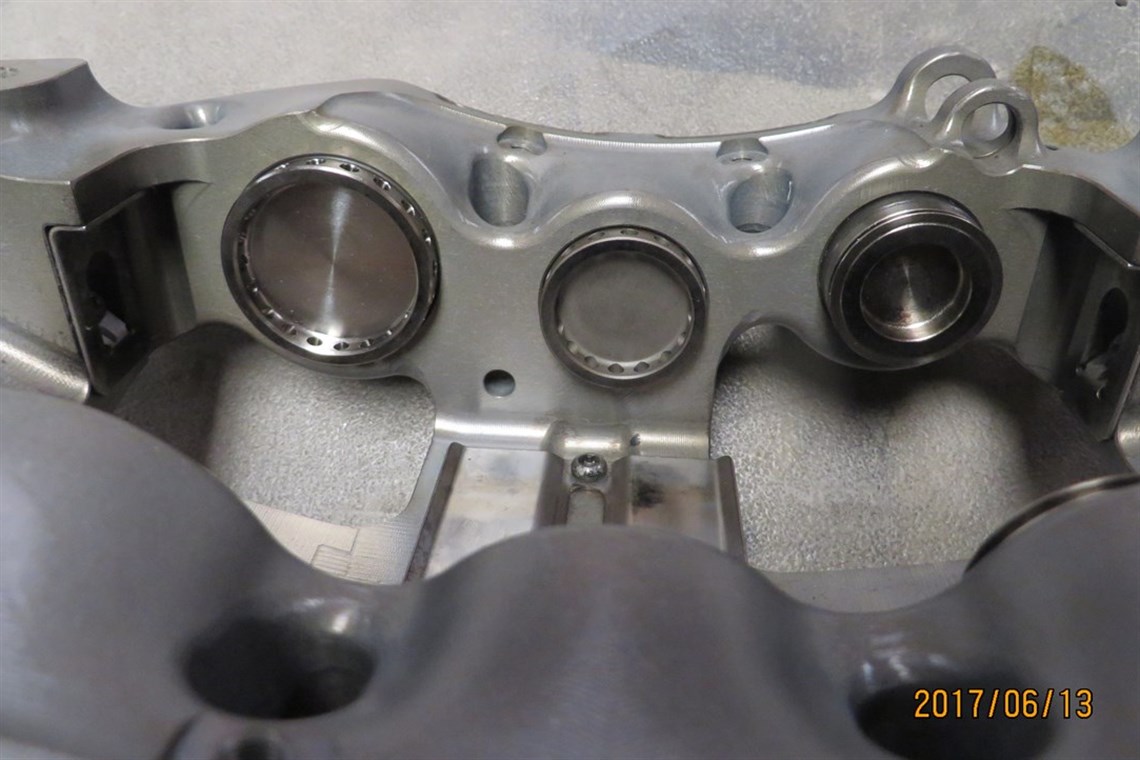 pair-used-brembo-xa8j11114-calipers