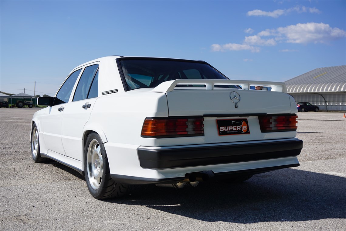 mercedes-w201190e-v6-32-amg