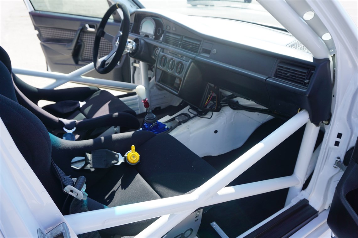 mercedes-w201190e-v6-32-amg