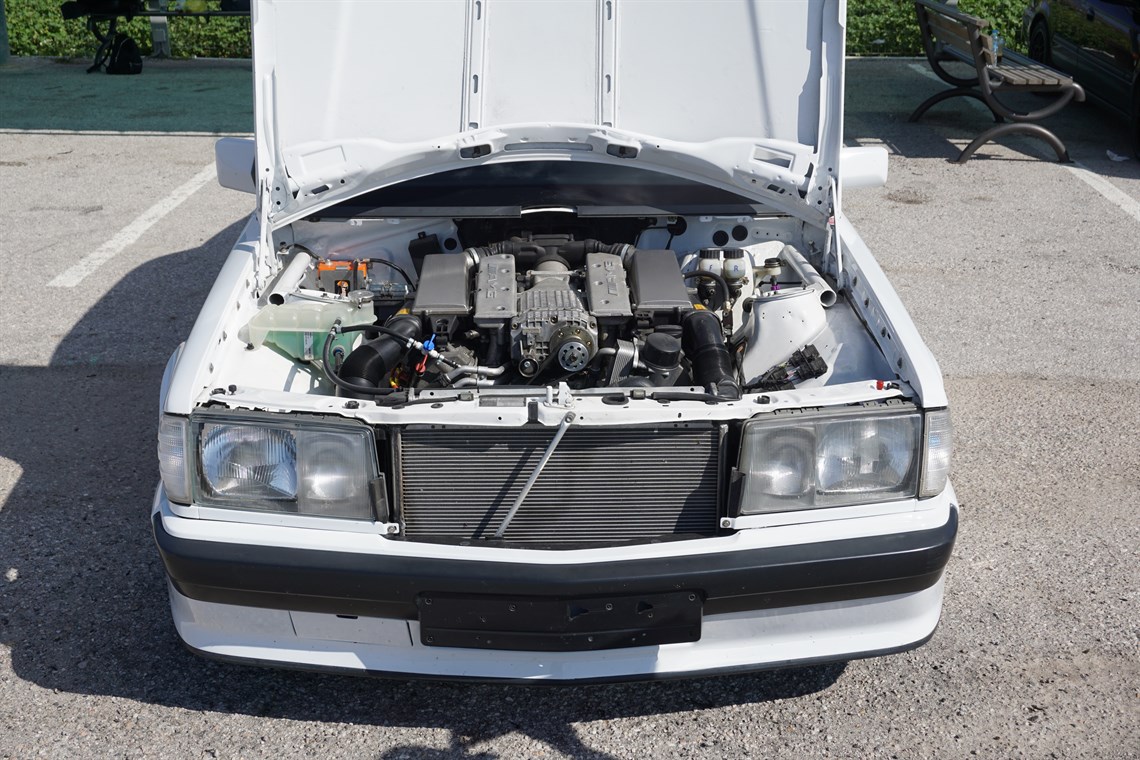 mercedes-w201190e-v6-32-amg