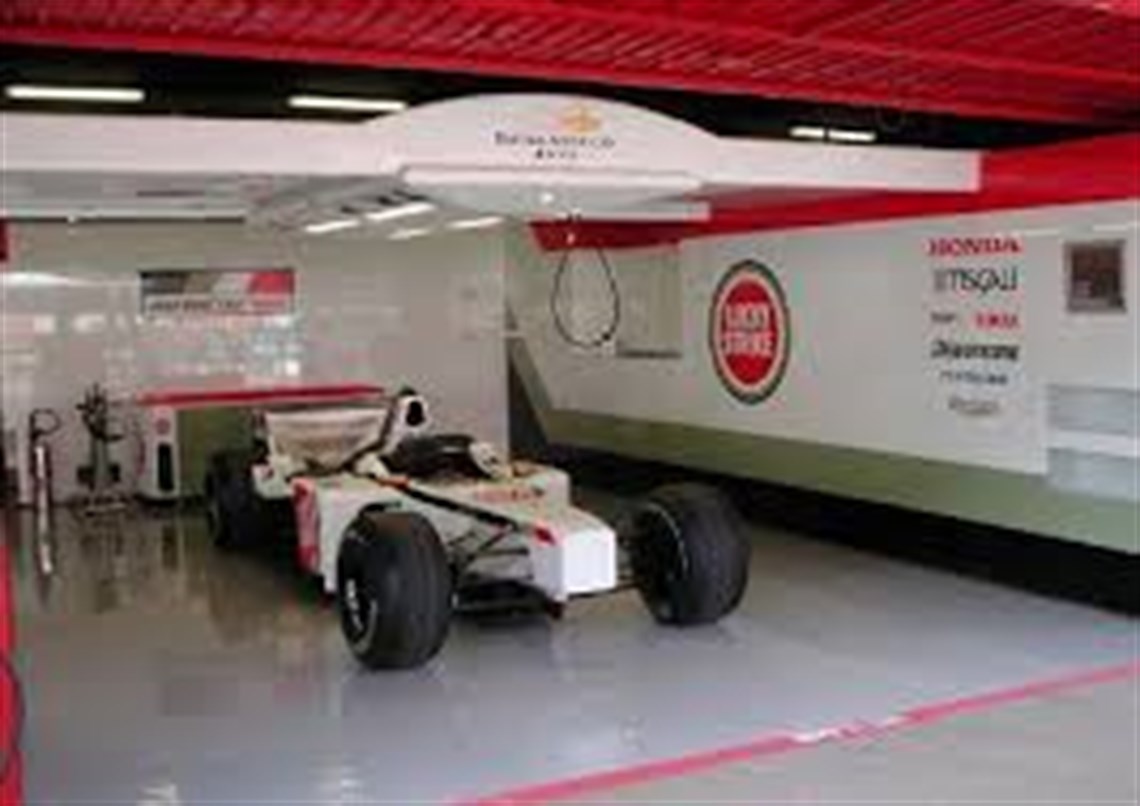 ex-bar-honda-lights-and-gantry