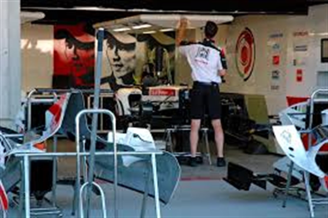 ex-bar-honda-lights-and-gantry