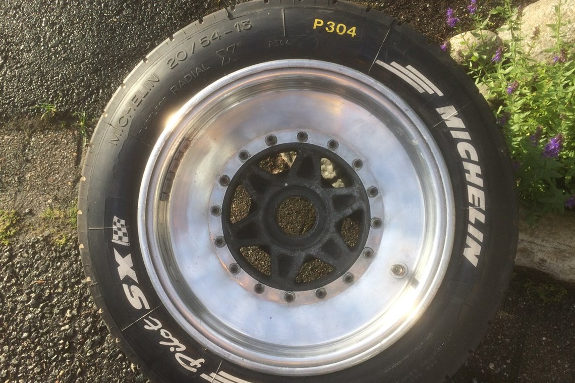 ralt-rt30-front-small-centre-wheel