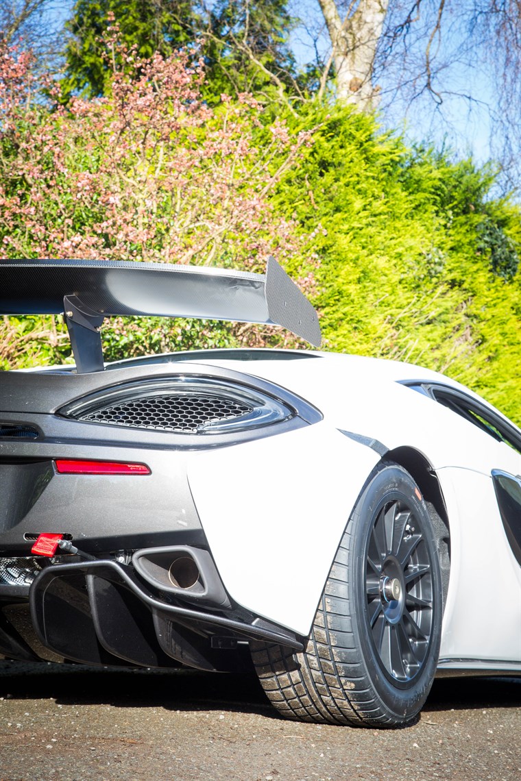 2017-mclaren-gt4-chassis-019