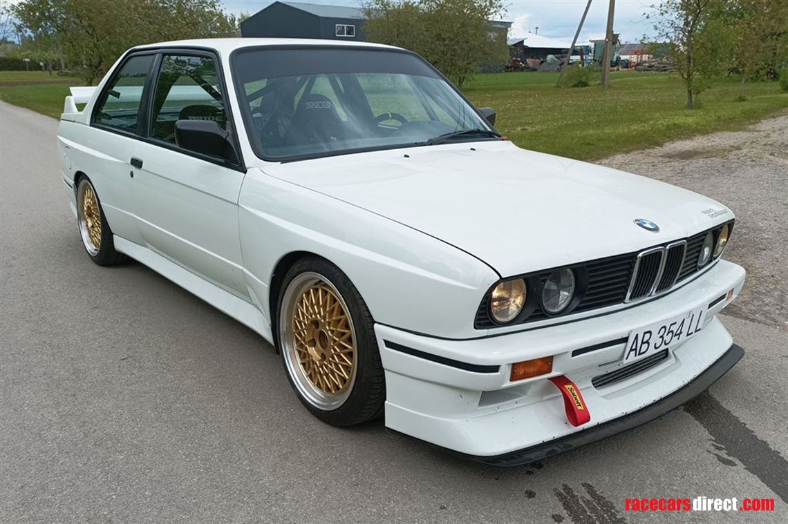 bmw-e30-m3-track-weekend-race-show-car