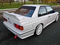 bmw-e30-m3-track-weekend-race-show-car