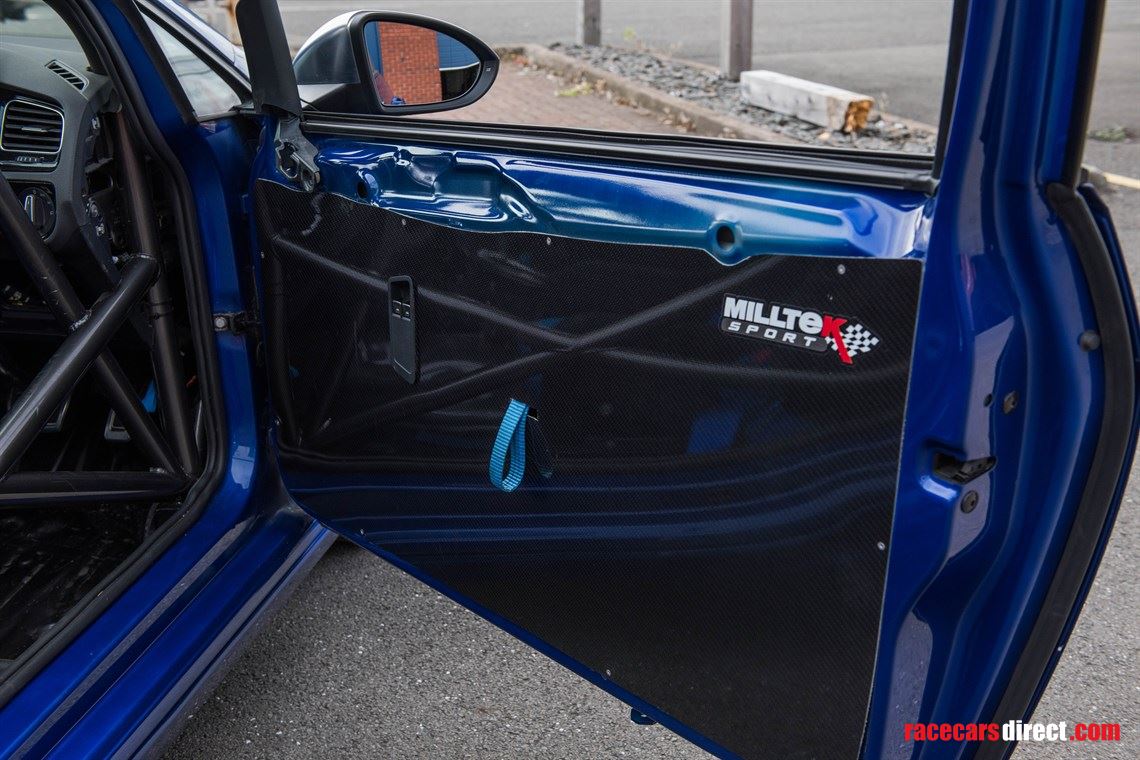 volkswagen-golf-mk7-r-dsg-race-car