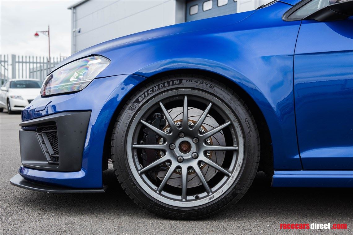 volkswagen-golf-mk7-r-dsg-race-car