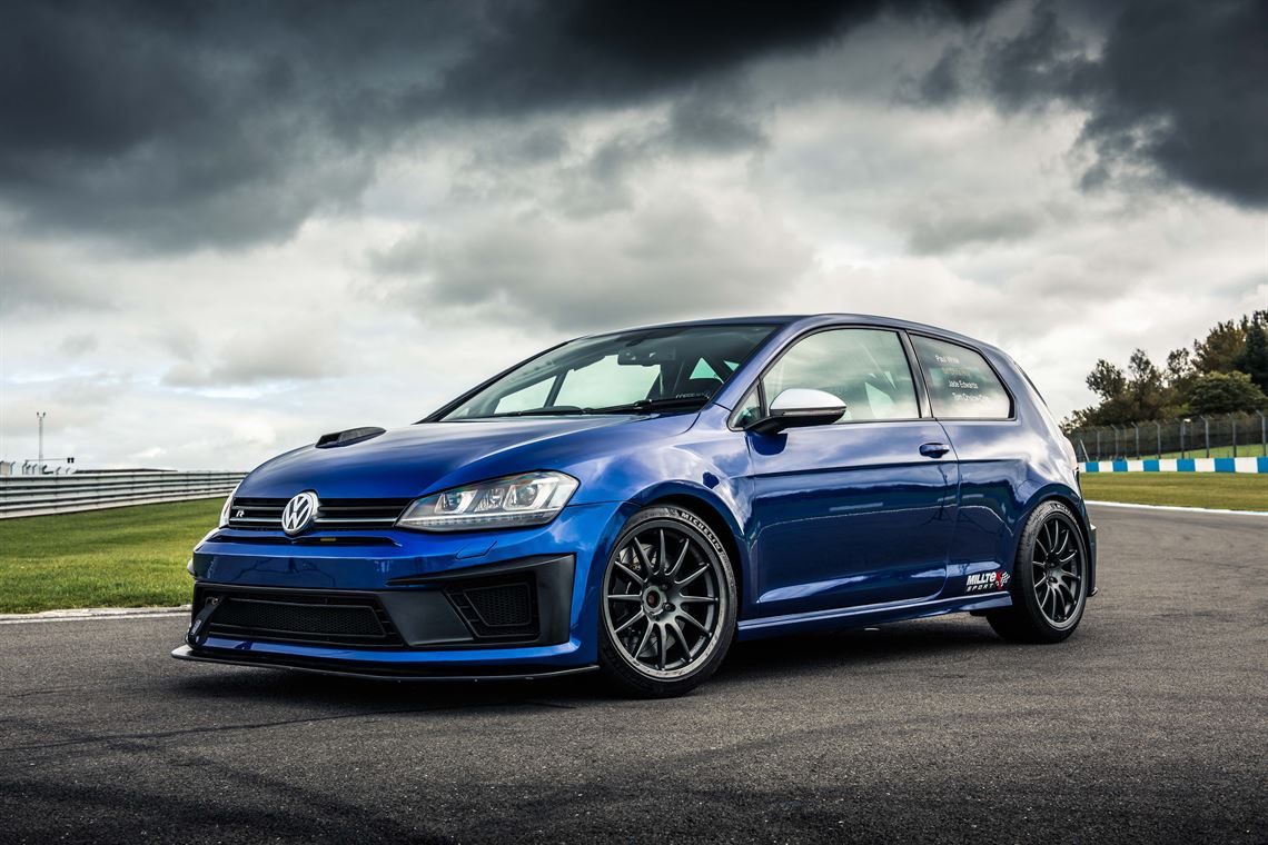 volkswagen-golf-mk7-r-dsg-race-car