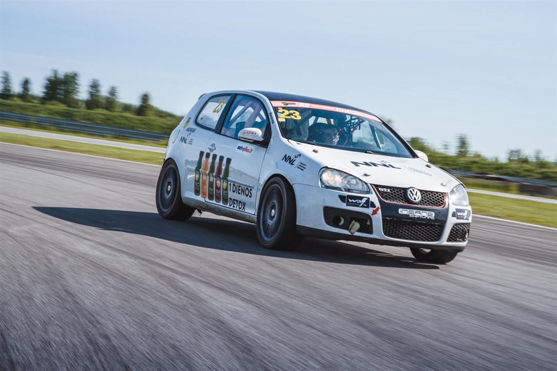 reduced-vw-golf-mk5-gti-touring-car