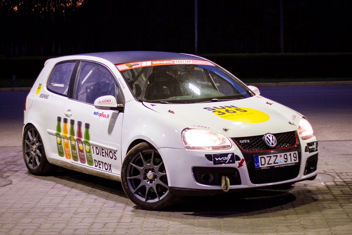 reduced-vw-golf-mk5-gti-touring-car