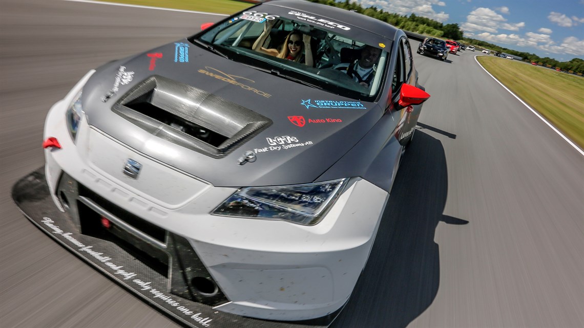 seat-leon-cup-racer-2016-tcr-dsgabs