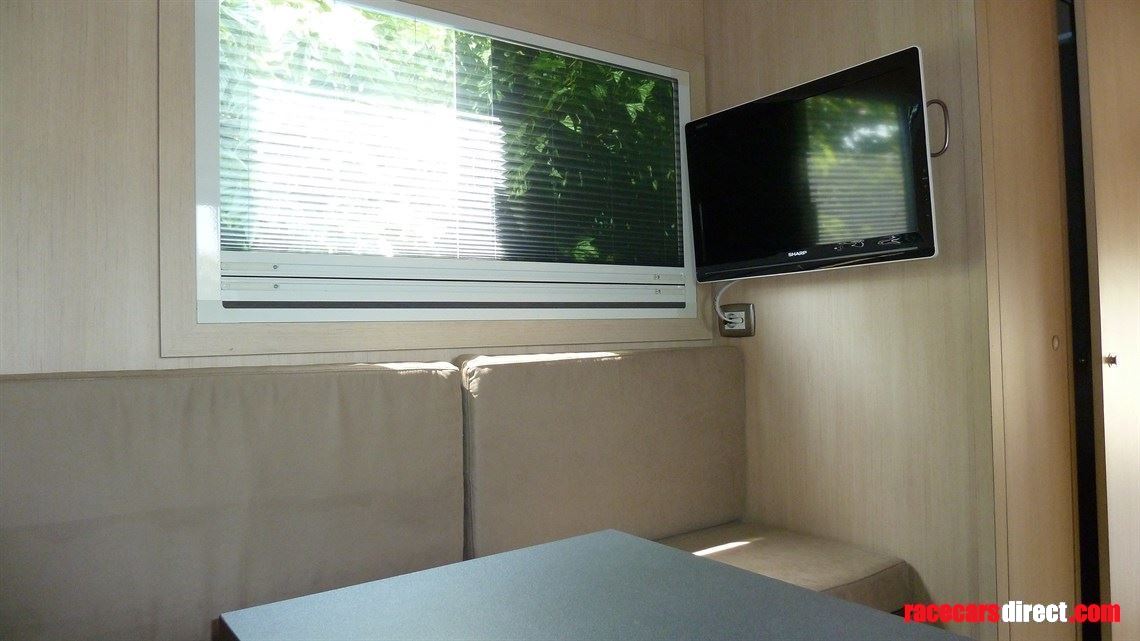 mercedes-axor-1823---new-race-transporter