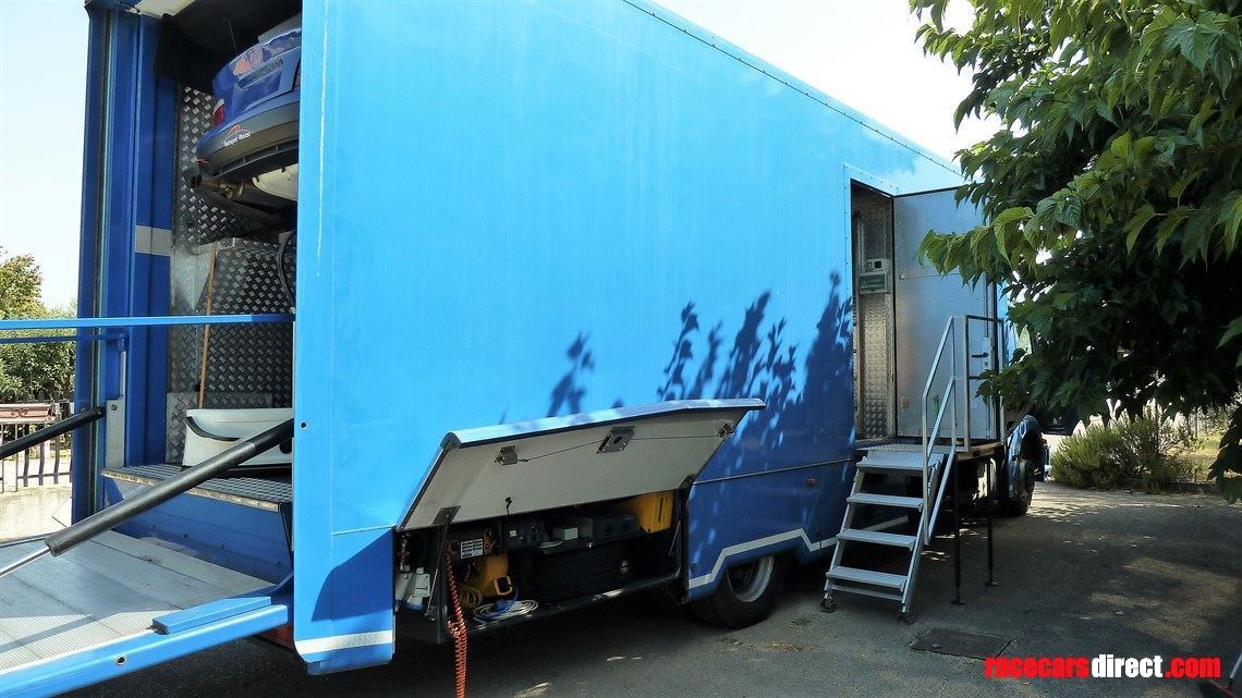 mercedes-axor-1823---new-race-transporter