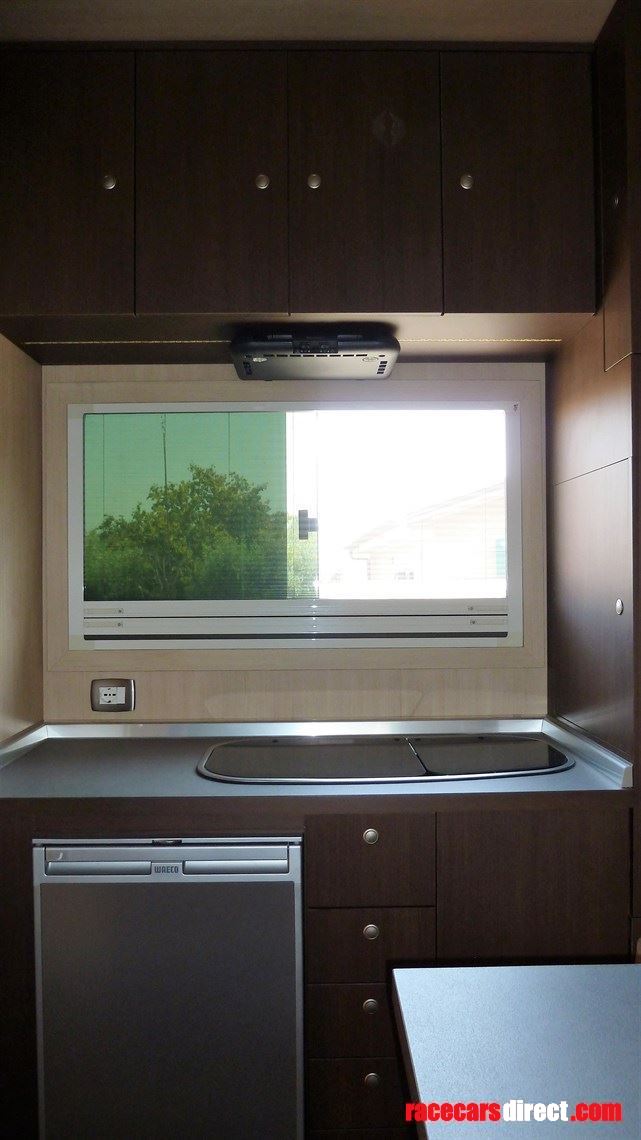 mercedes-axor-1823---new-race-transporter