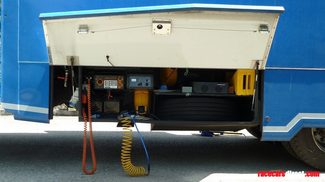 mercedes-axor-1823---new-race-transporter