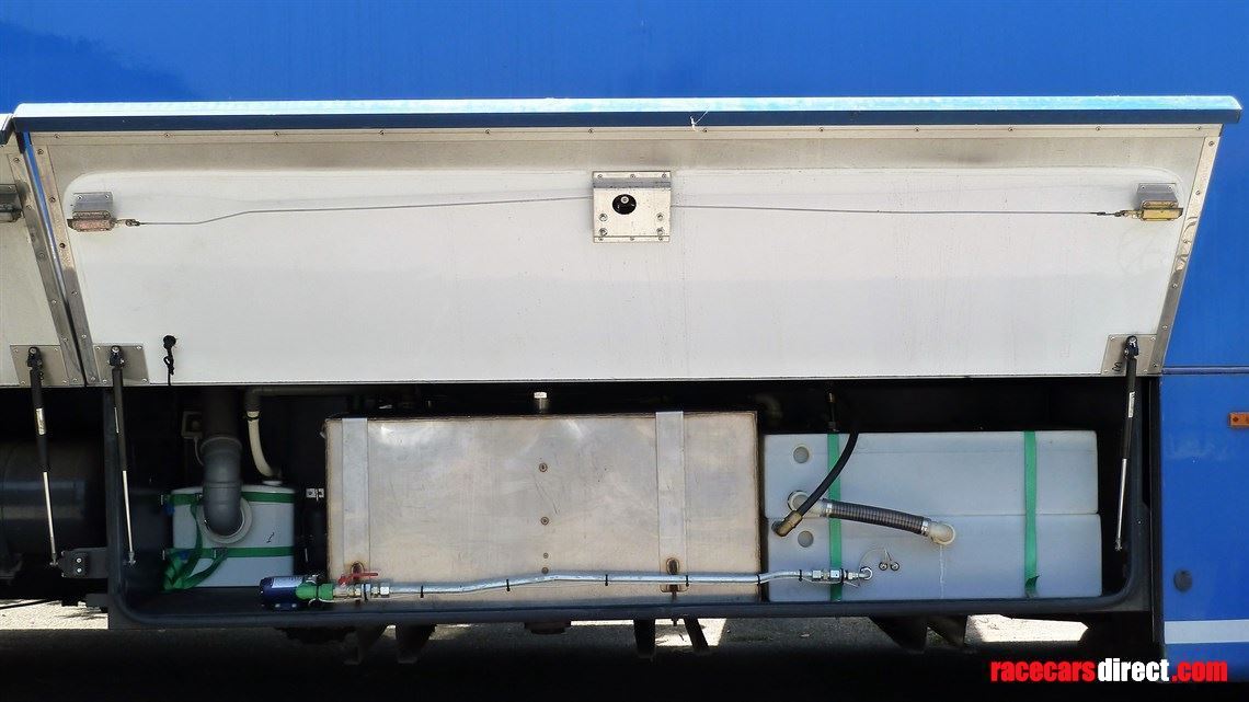 mercedes-axor-1823---new-race-transporter