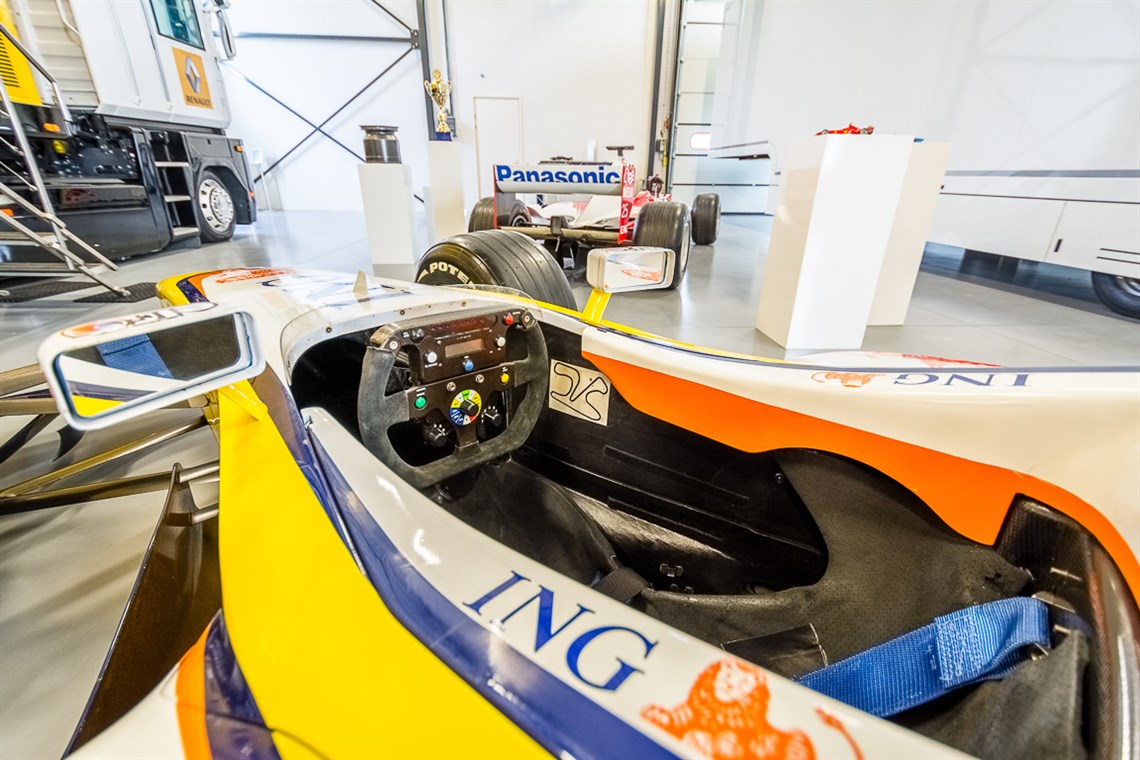 renault-formula-1-car