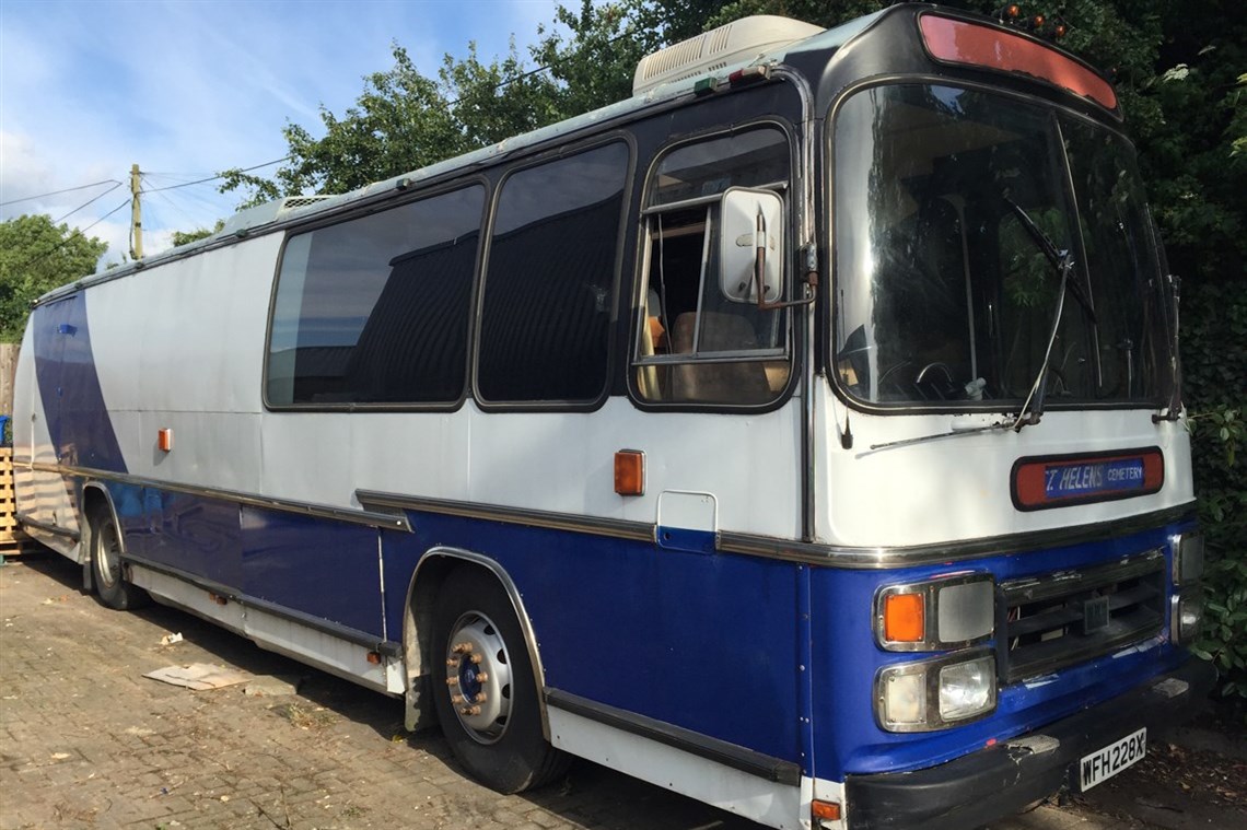 volvo-b58-motorhome-race-transporter---sleeps