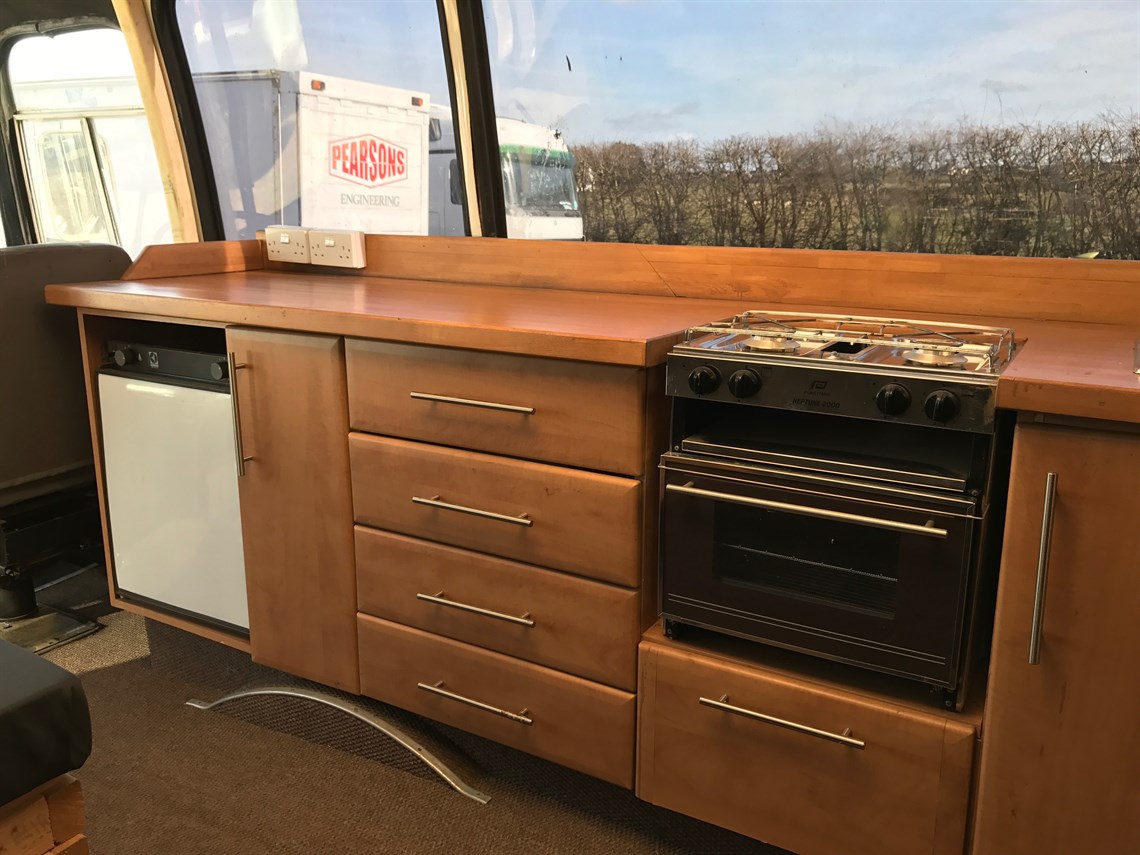 volvo-b58-motorhome-race-transporter---sleeps