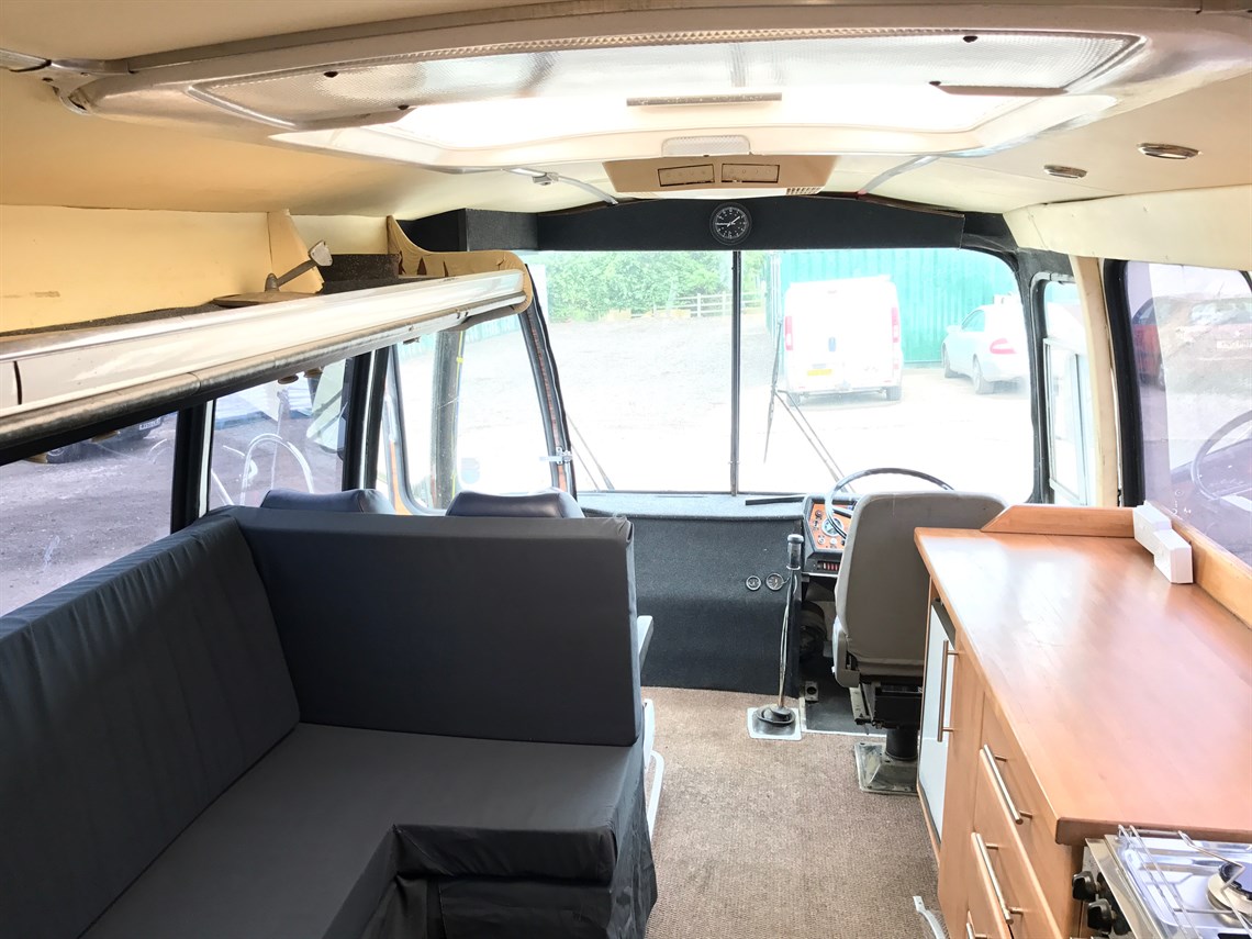 volvo-b58-motorhome-race-transporter---sleeps