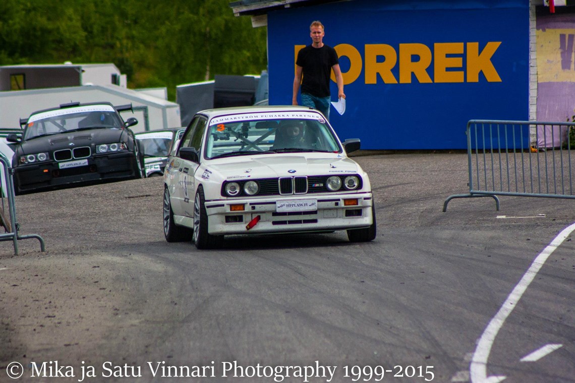 bmw-e30-m3-race-car