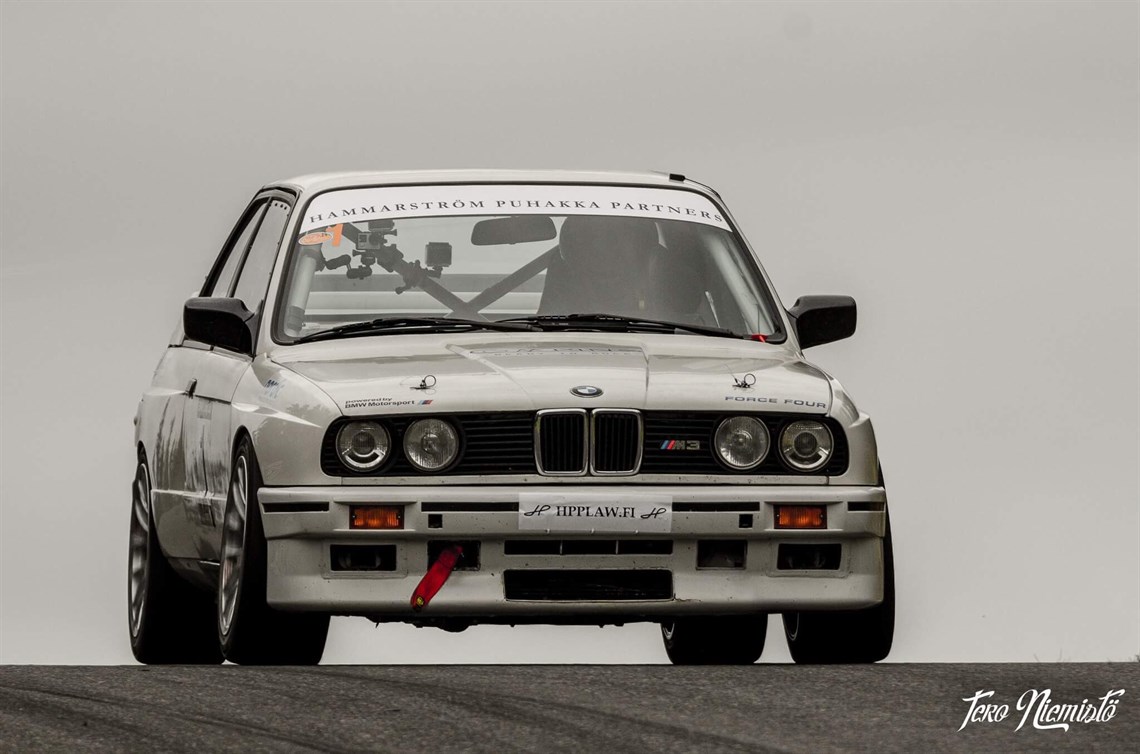 bmw-e30-m3-race-car