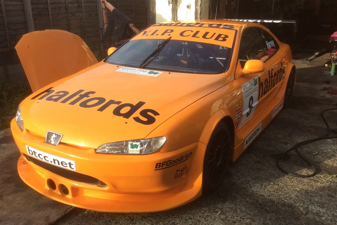 Halford's Tim Harvey/VLR Touring Car