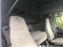 race-car-transporter-renault-premium-tractor