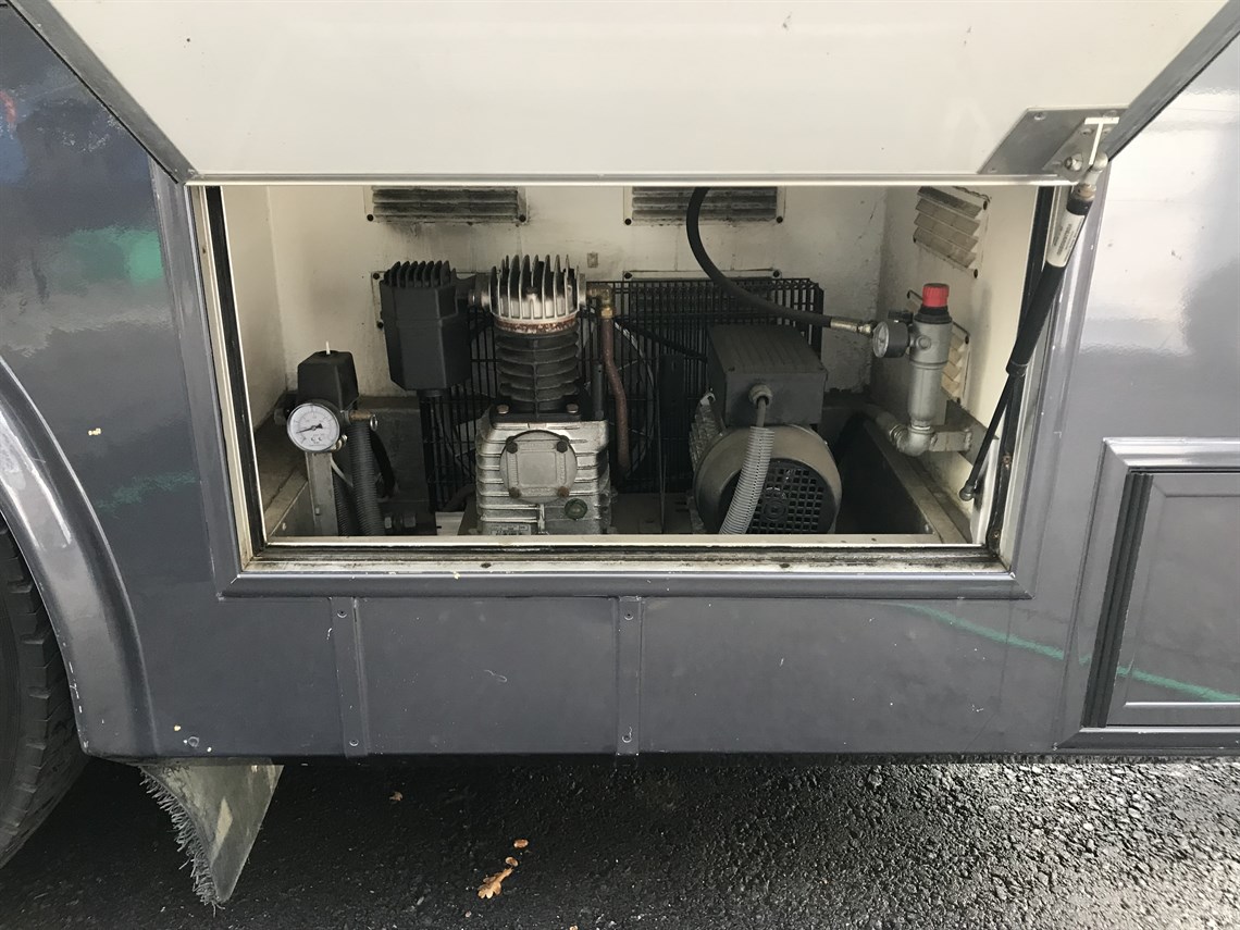 scania-race-transporter