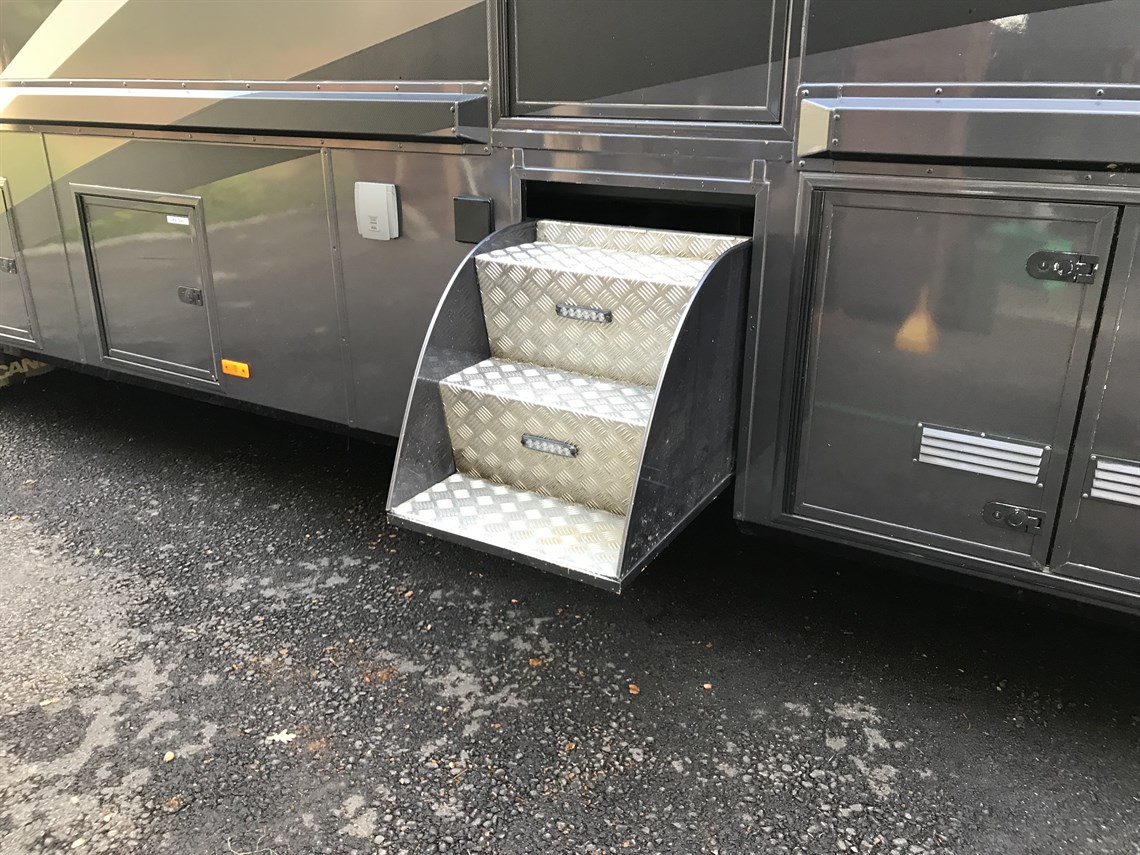 scania-race-transporter